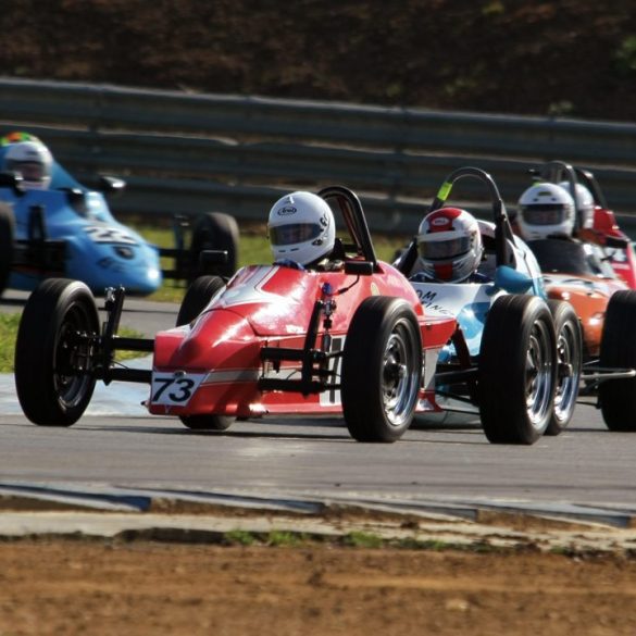 Daniel Bando leads the Formula Vee band in his Elfin NG. Photo: Steve Oom