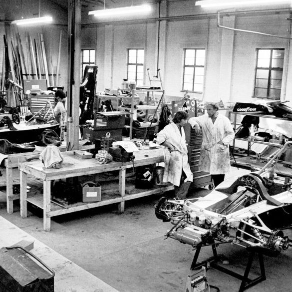 Shadow’s F1 race shop in England in 1973, where the reporter and his camera were cheerfully admitted and left to prowl as he pleased. Photo: Pete Lyons / www.petelyons.com