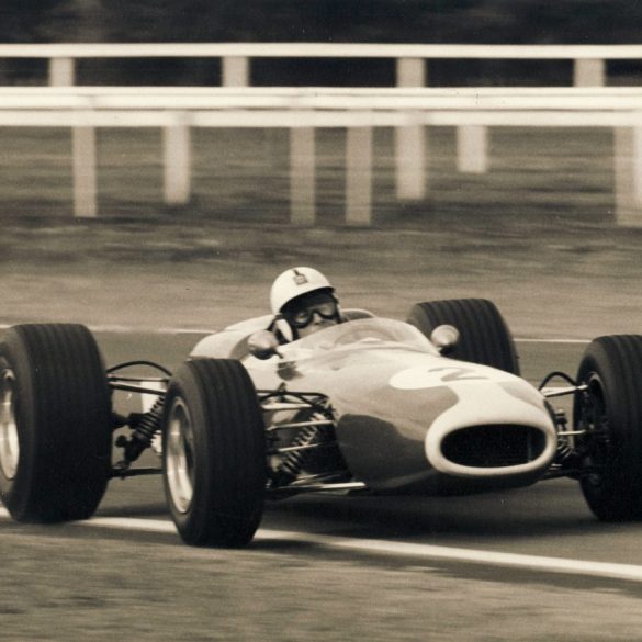 In Bob Jane’s Repco-Brabham BT11A-Climax, shown here at Warwick Farm, Martin won Australia’s Gold Star Formula One series in both 1966 and ’67. Photo: Spencer Martin Collection