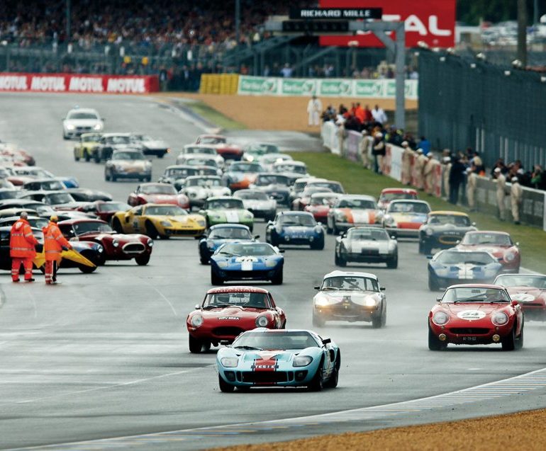 Shaun Lynn’s Ford GT40 leads away from the Le Mans-style start. Photo: Peter Collins