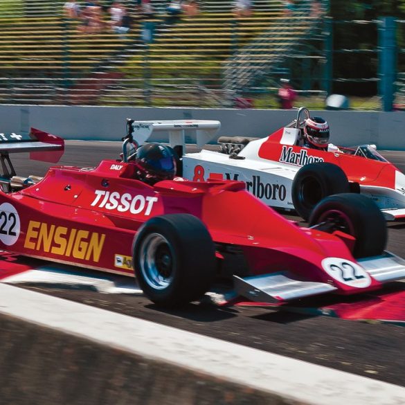 Bud Moeller takes his Ensign 1979 N179 inside Sean Allen’s 1980 McLaren M30. Photo: Jeff Mach