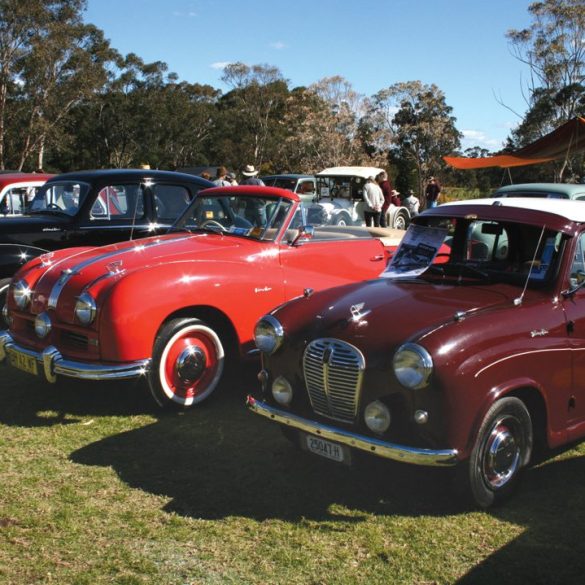 An Austin A90 Atlantic next to a drophead Austin A30.