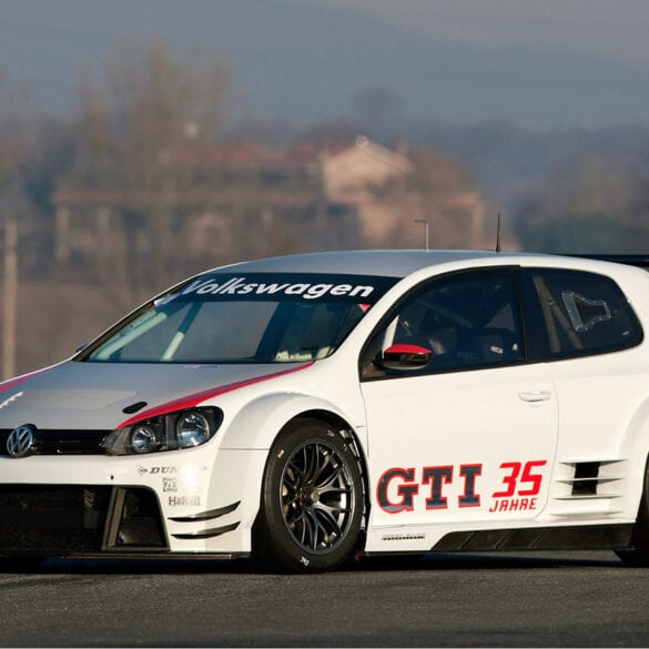 2011 Volkswagen Golf24