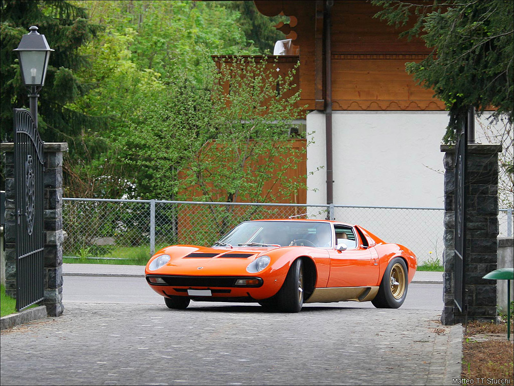 Lamborghini Miura SV оранжевый