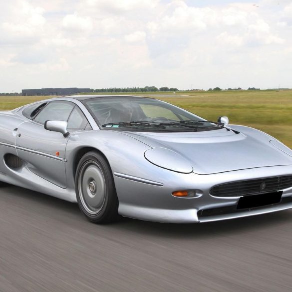 Jaguar XJ220