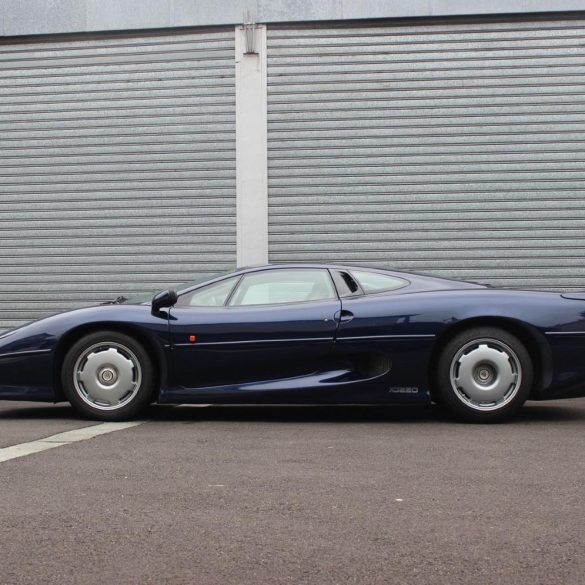 Jaguar XJ220