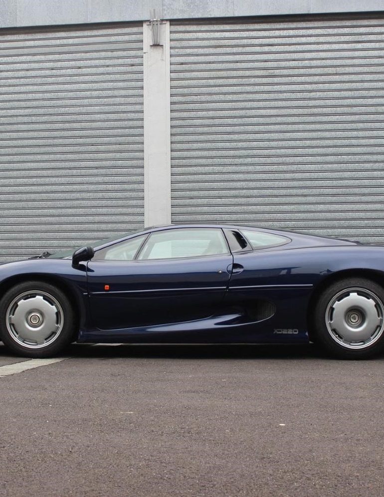 Jaguar XJ220