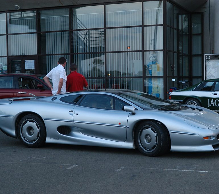 Jaguar XJ220 Gallery