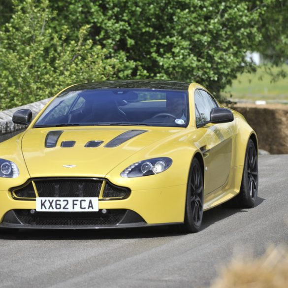 2009 Aston Martin V12 Vantage Gallery