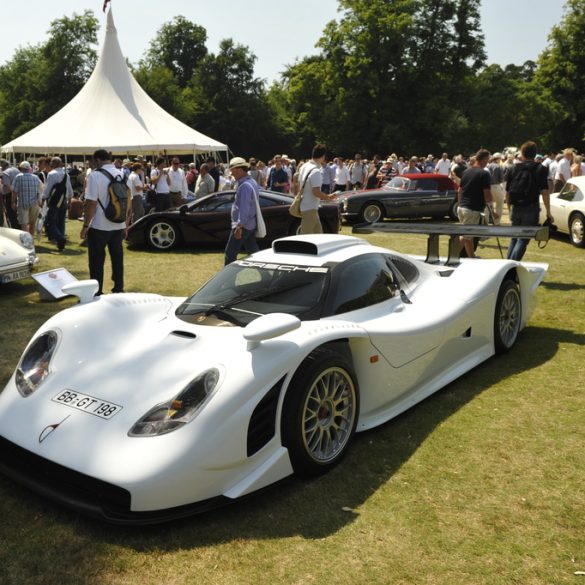 1997 Porsche 911 GT1 Straßenversion Gallery