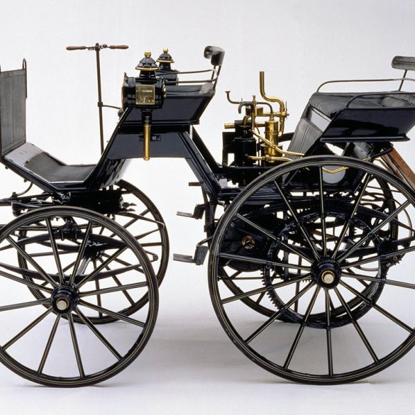 1886 Daimler Motorized Carriage