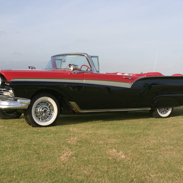 1957 Ford Fairlane 500 Skyliner