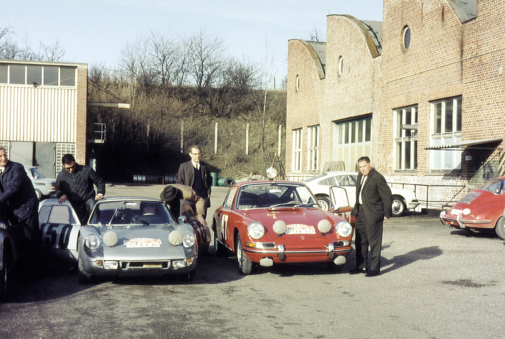 1964_Porsche_904CarreraGTS-2-1024