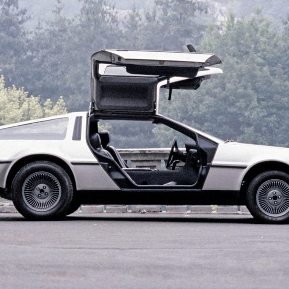 DeLorean DMC-12