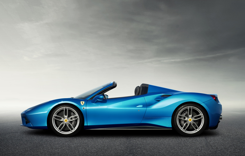 2015_Ferrari_488GTBSpider-4-1024