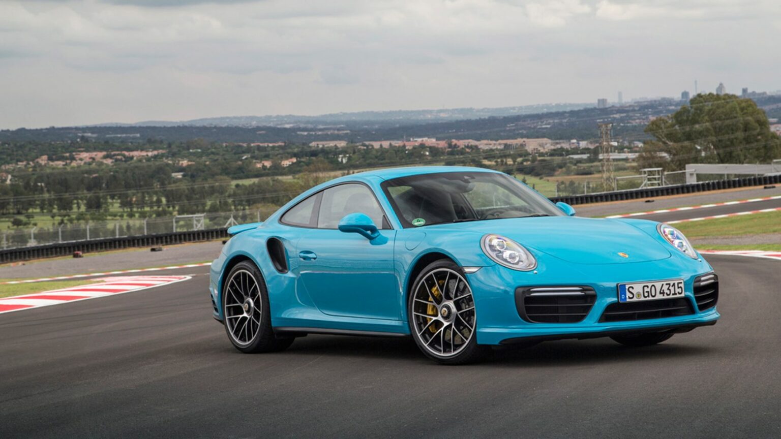 VIDEO: Porsche 911 Turbo S Review by EVO