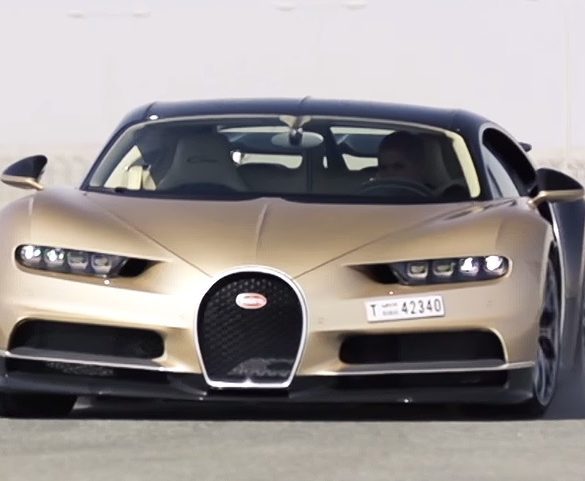 Chris Harris Reviews the 1500 hp Bugatti Chiron