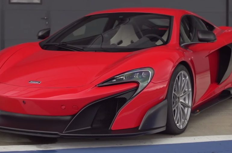 McLaren 675LT Showing Off at the Silverstone