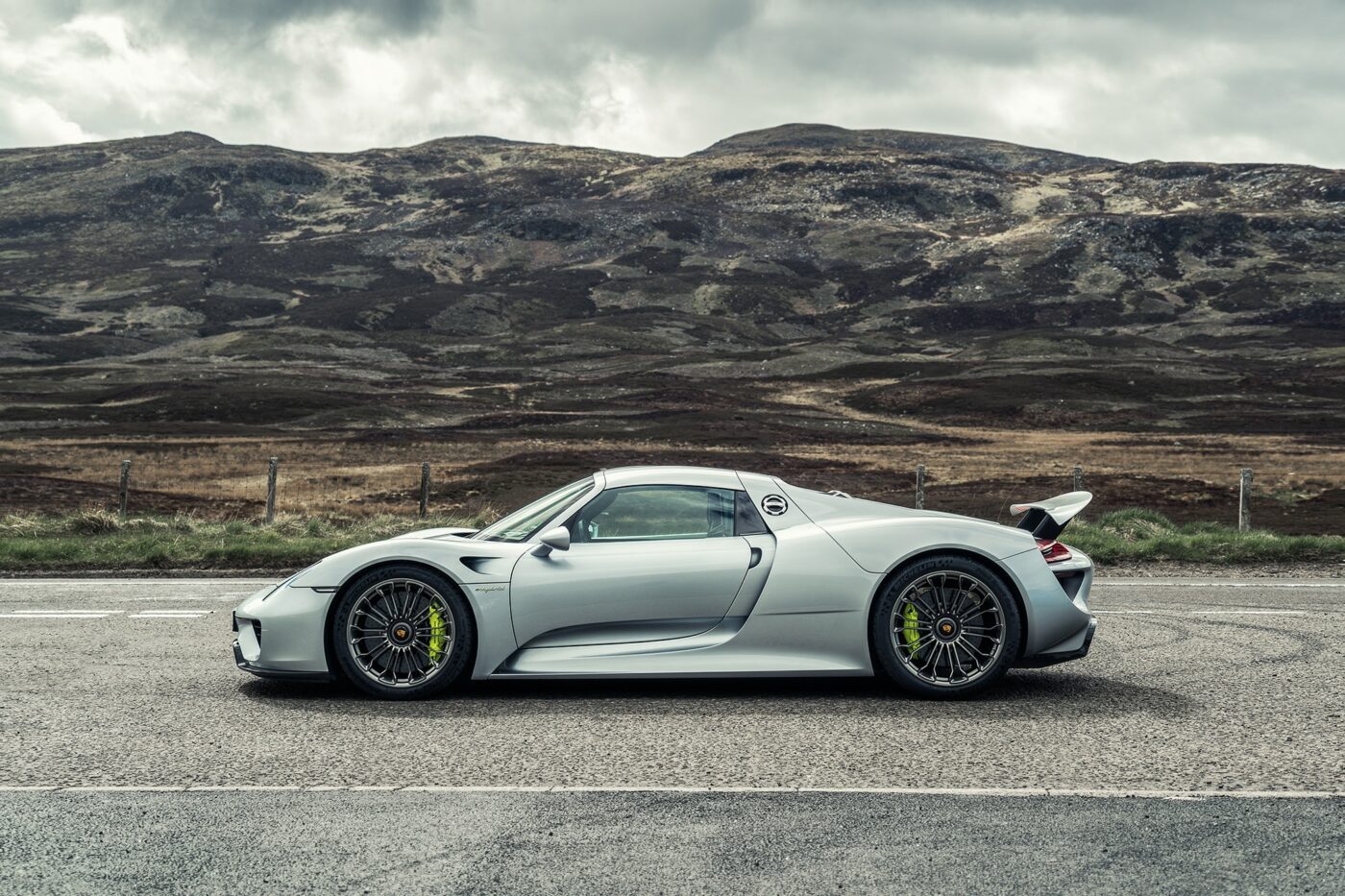 2016-Porsche-918-Spyder-side-profile | | SuperCars.net