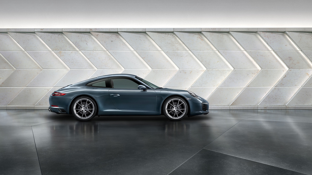 Porsche 911 - a rival to the Aston Martin V8 Vantage