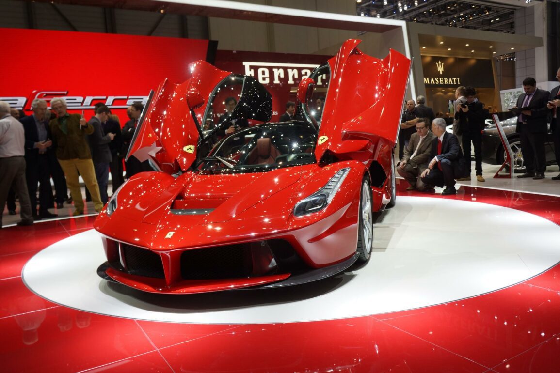 Ferrari LaFerrari: Price, Specs, Videos, Images, Performance & More