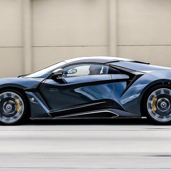 W Motors Fenyr Supersport Driving