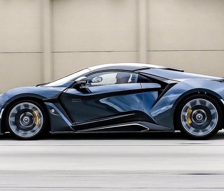 W Motors Fenyr Supersport Driving