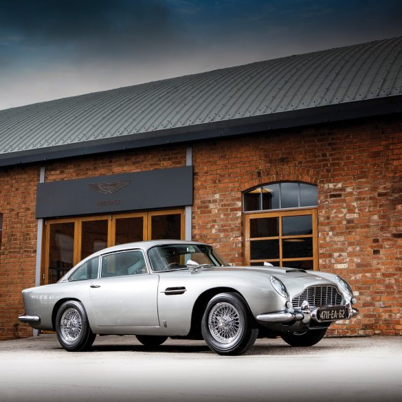 Aston Martin DB5 Bond car