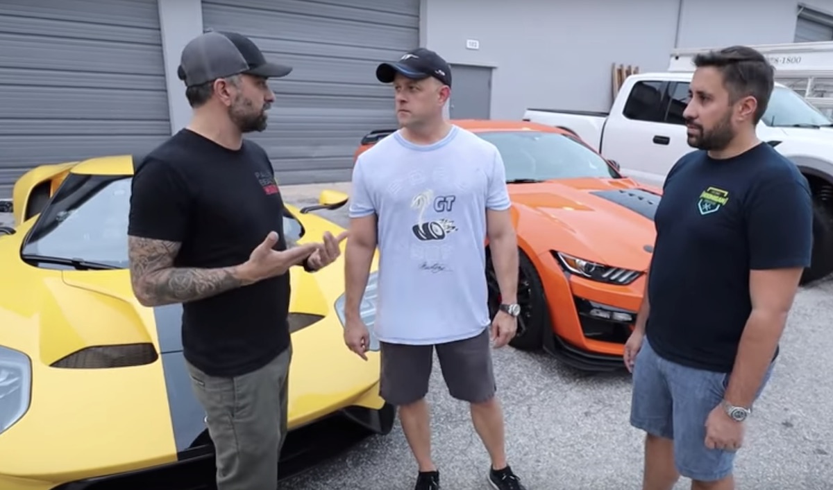 2020 Ford Mustang Shelby GT500 Drag Races a Ford GT