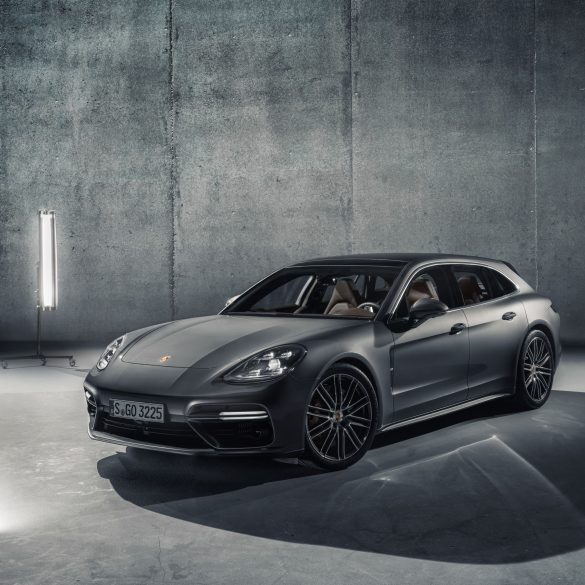 2020 Porsche Panamera Turbo S E-Hybrid Sport Turismo