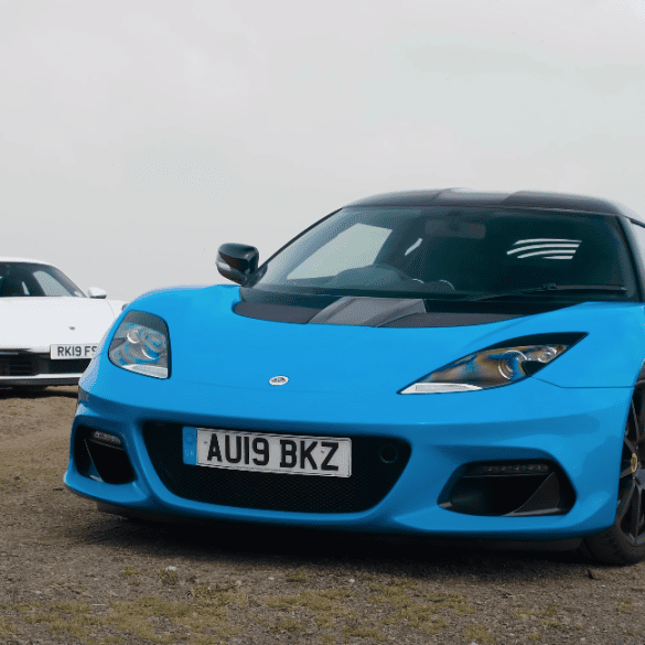 VIDEO: Porsche 911 Carrera S Vs Lotus Evora GT410 Sport