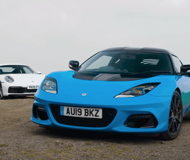 VIDEO: Porsche 911 Carrera S Vs Lotus Evora GT410 Sport