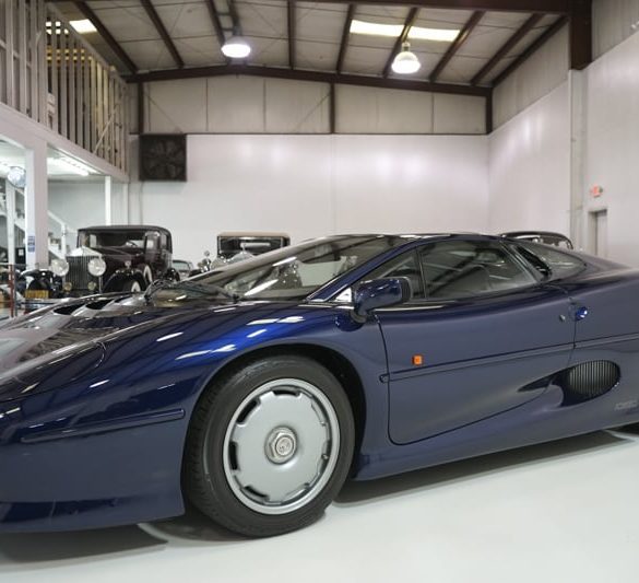 Jaguar XJ220