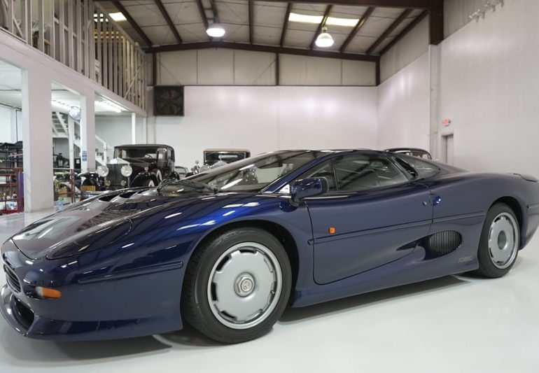 Jaguar XJ220