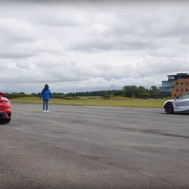 Porsche 992 911 Turbo S vs McLaren 720S