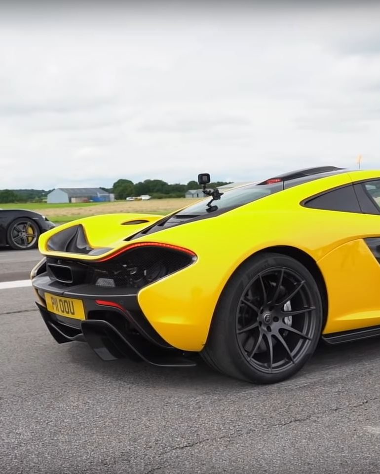 McLaren P1 vs Porsche Taycan Turbo S