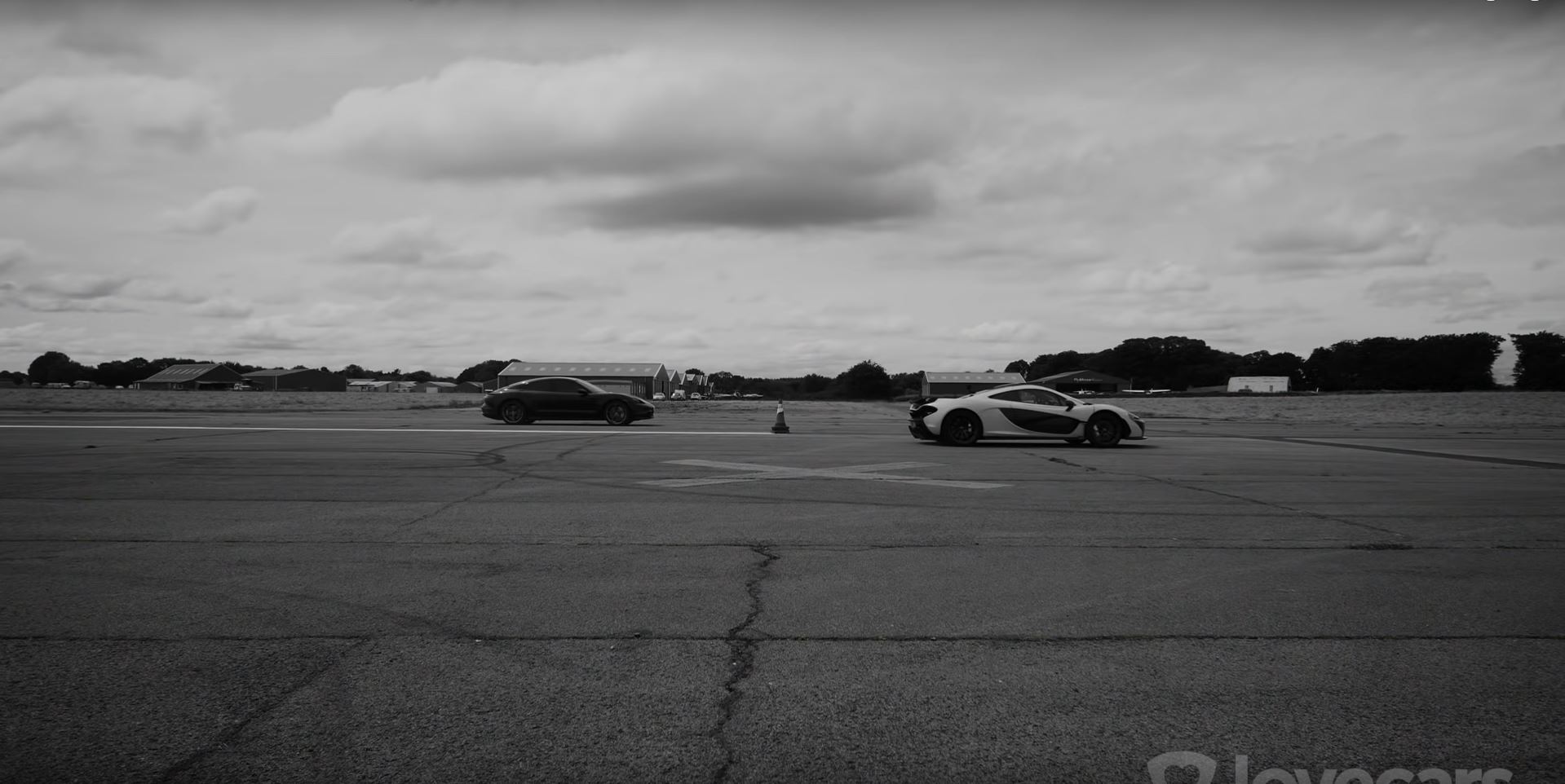 McLaren P1 vs Porsche Taycan Turbo S