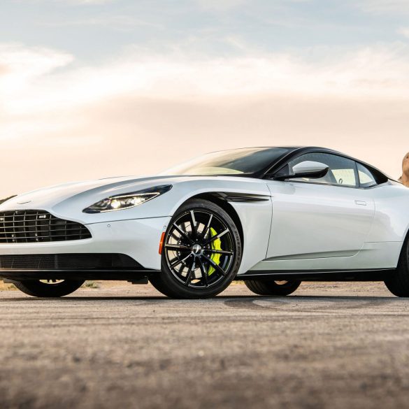 Aston Martin DB11 AMR