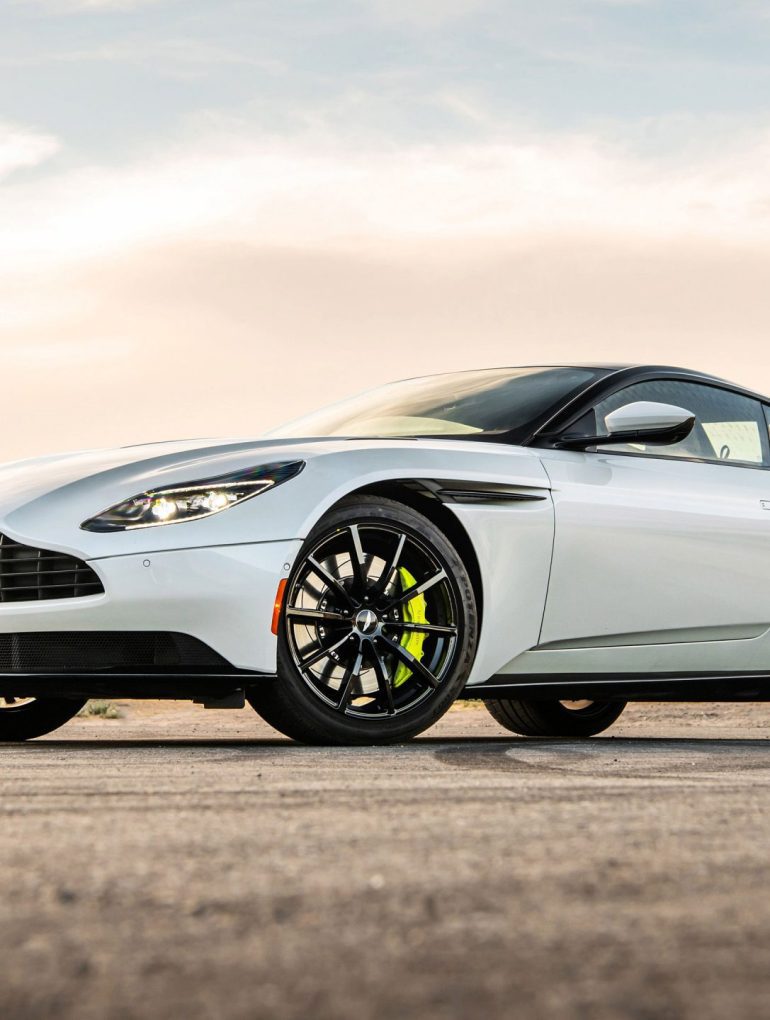 Aston Martin DB11 AMR