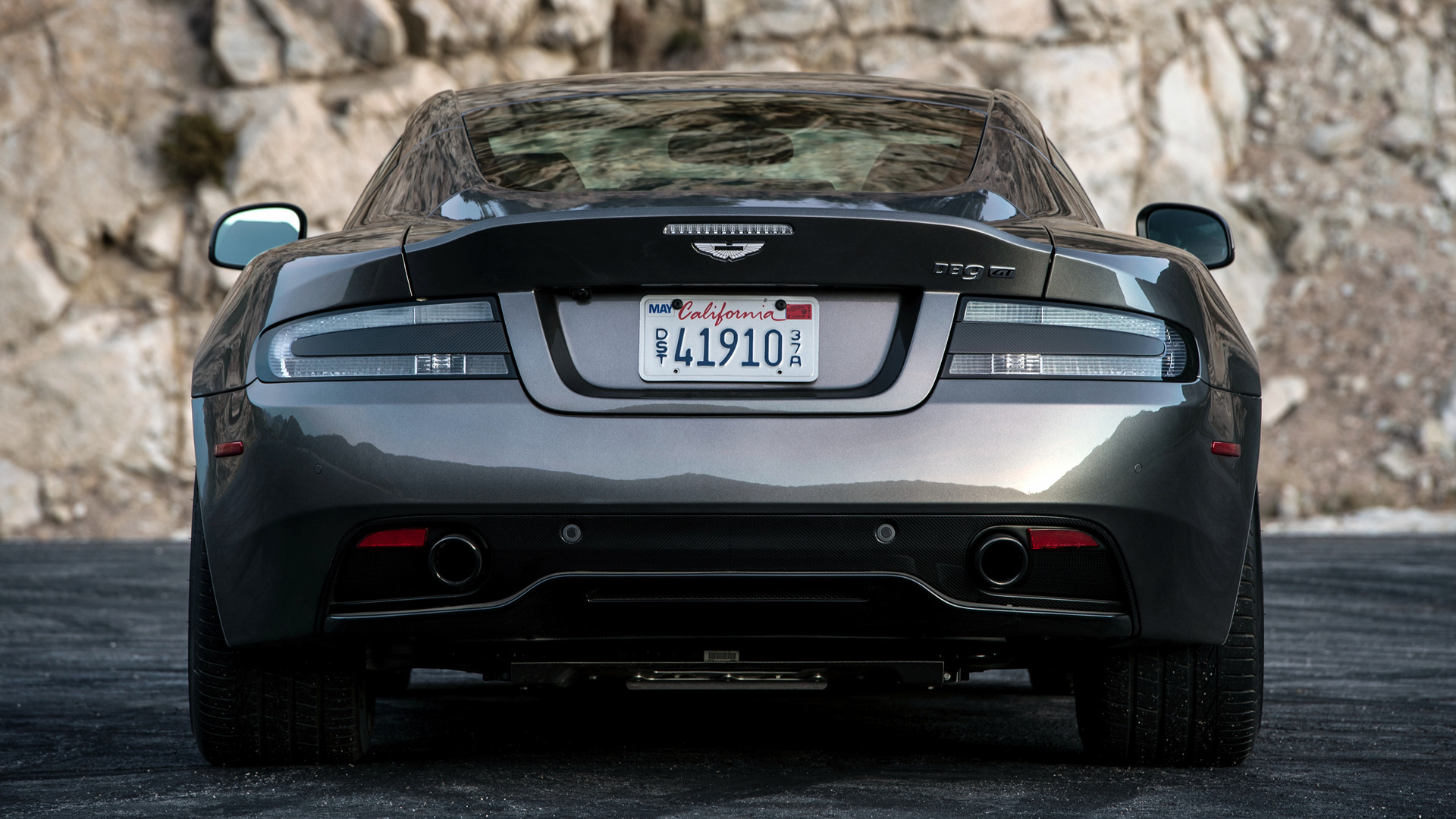 Aston Martin db9 2020