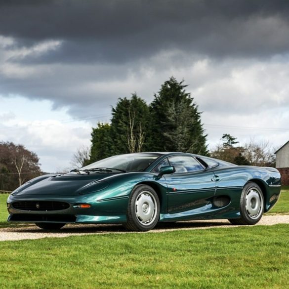 1992 Jaguar XJ220 Front Angle