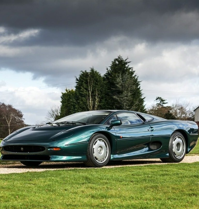 1992 Jaguar XJ220 Front Angle