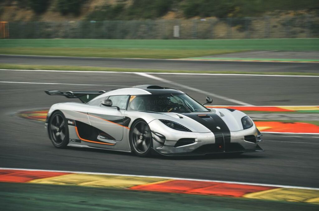 Koenigsegg-One1-1 | | SuperCars.net