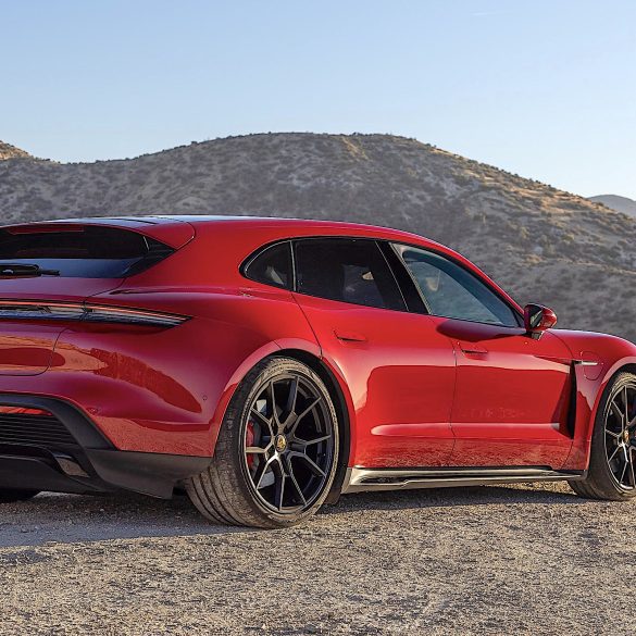 2022 Porsche Taycan GTS Sport Turismo