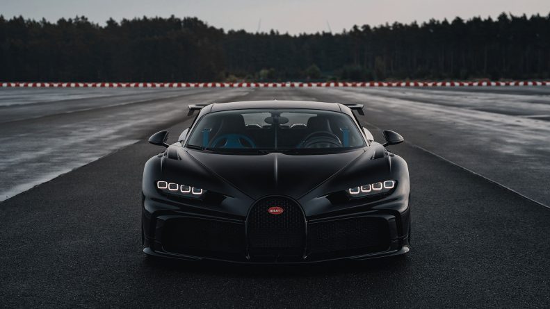 Drifting a multi-million Bugatti Chiron Pur Sport