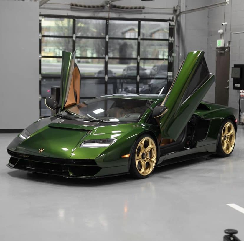 Car Of The Day: Lamborghini Countach LPI 800-4 In Verde Ermes