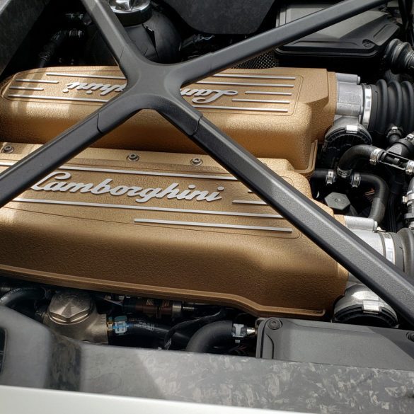 V10 lamborghini engine