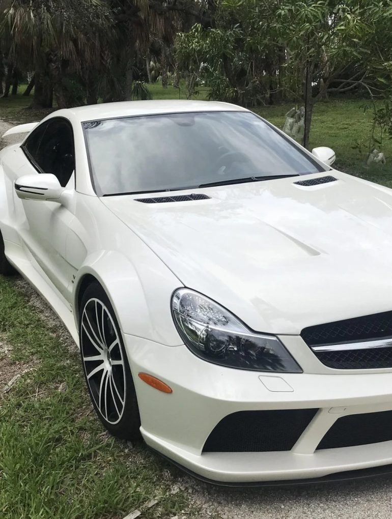 Front-angled-view of a 2009 mercedes benz sl65 amg black series