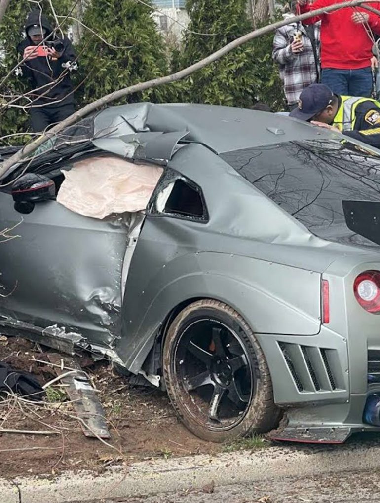 wrecked GT-R with body kit