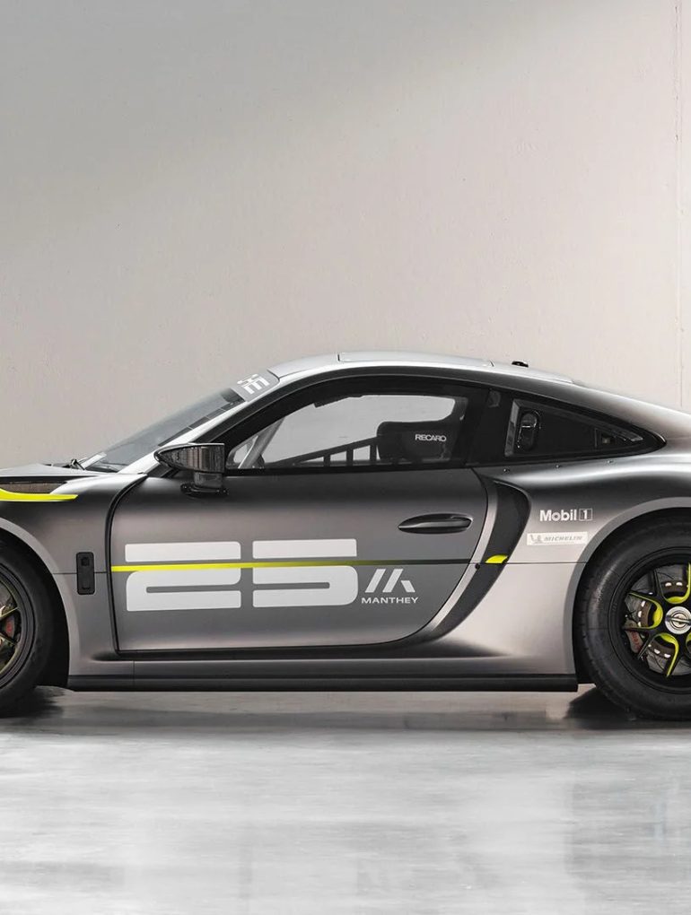 side profile of the 2022 Porsche 911 GT2 RS Clubsport 25 'Manthey Racing'